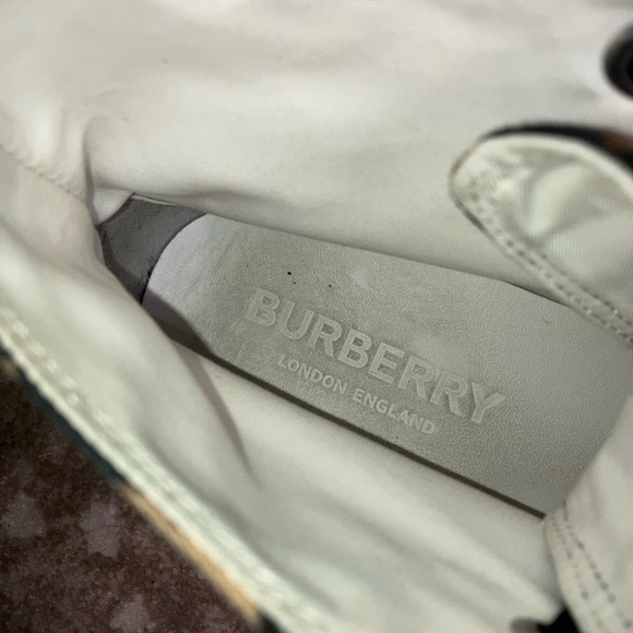 COPY - Men's Leopard Logo Burberry High Top Fashion
Sneakers 39.5 - Picture 2 of 6